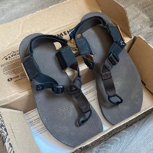 Bedrock Cairn Geo Adventure Sandals Size 9